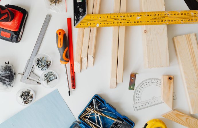 Top view of carpentry tools and wooden planks neatly arranged for a project. — Expert Antivirus Products